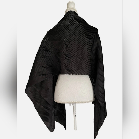 Calvin Klein Black Scarf Chic Accessory - Picture 3 of 7